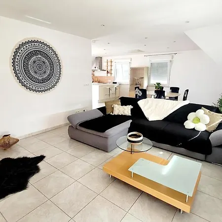 La Bonbonniere Garage Et Parking Gratuit Proche Frontiere Apartmán *